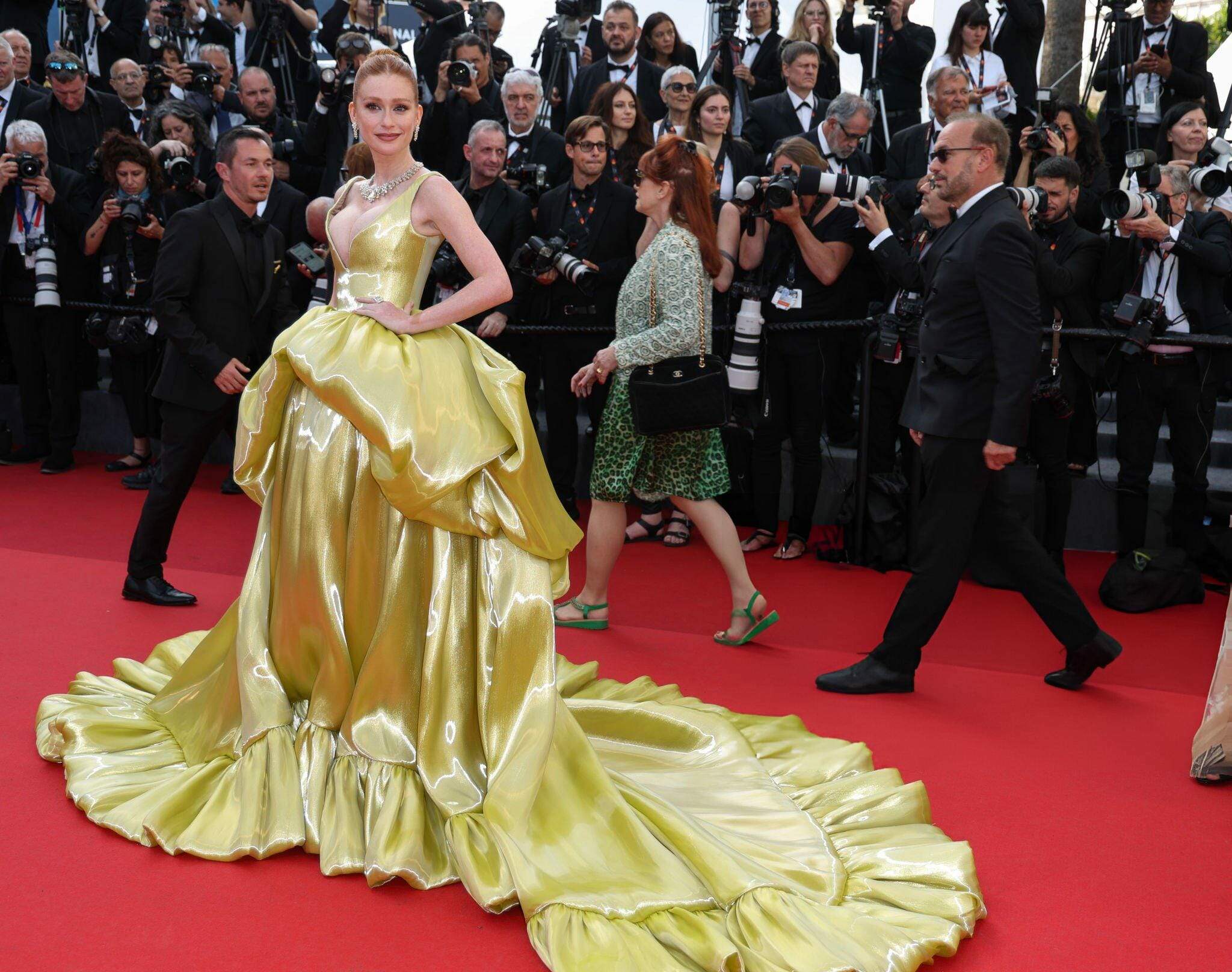 Marina Ruy Barbosa marca presença no Festival de Cannes