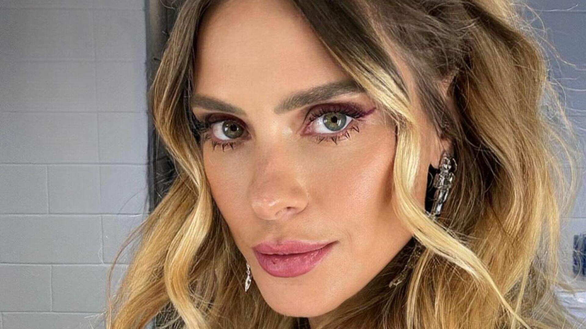 Super produzida, Carolina Dieckmann chama atenção nas redes sociais: “Mulher mais linda do Brasil”