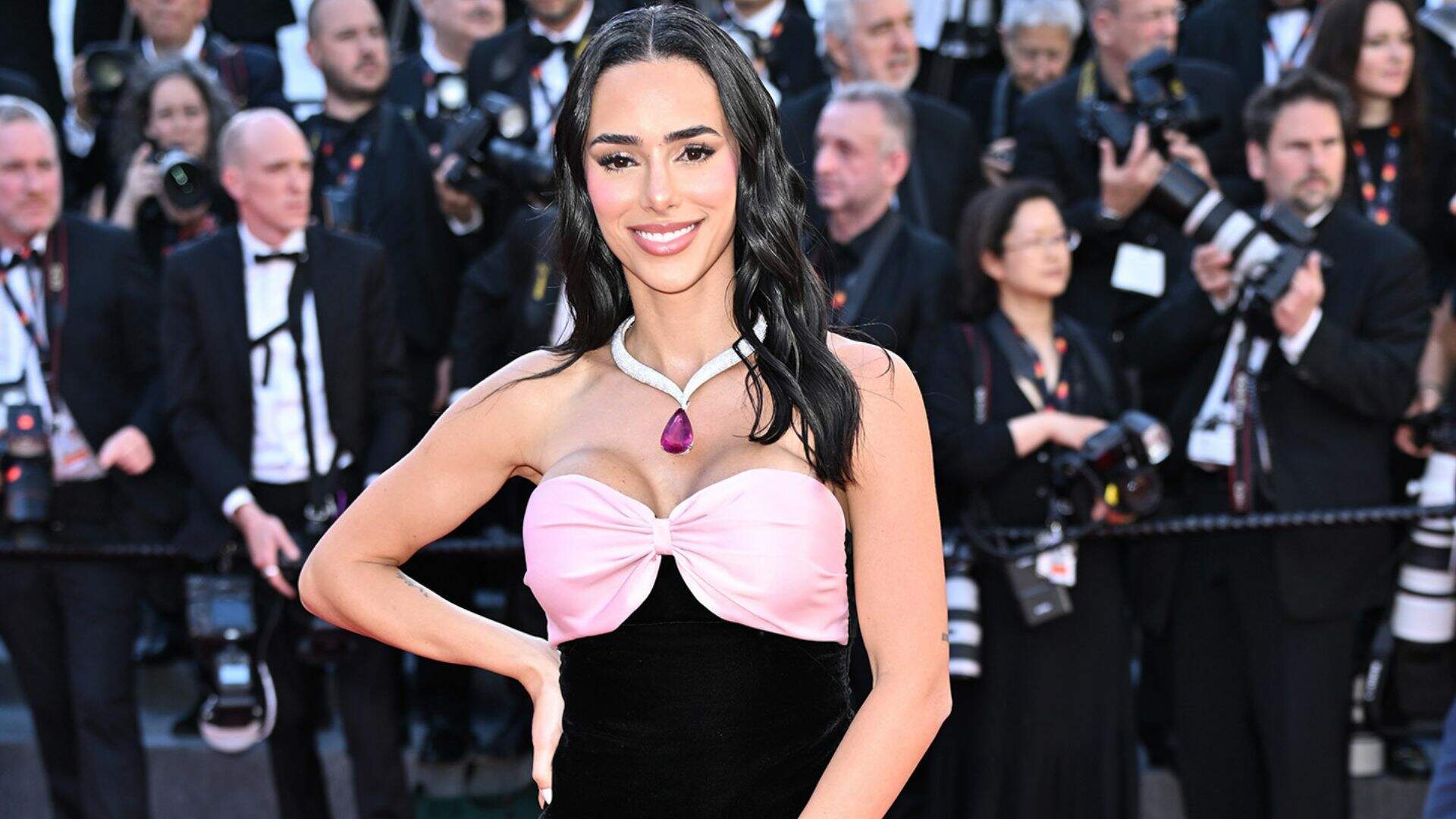 Festival de Cannes 2024: Bruna Biancardi brilha no tapete vermelho com um colar de R$ 12 milhões
