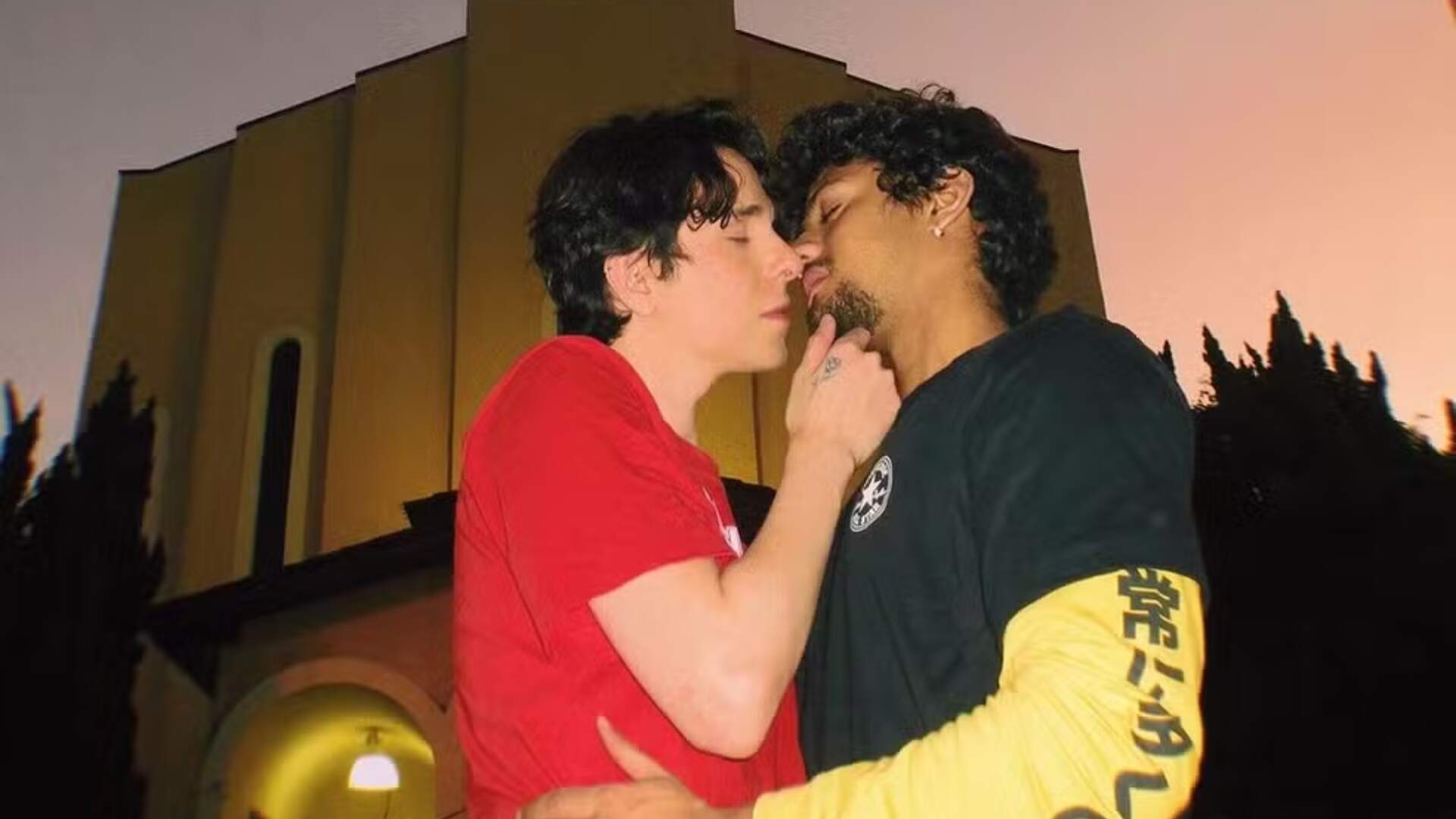 Ex-BBB Gabriel Santana revela romance com escritor e expõe detalhes da relação: ‘Como um romance deve ser’ - Metropolitana FM