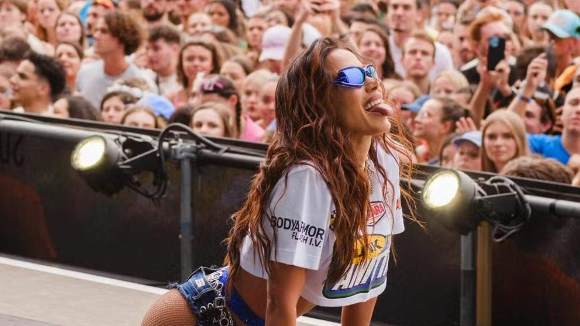Que dia! Anitta leva público à loucura com show lotado em Paris; veja as fotos - Metropolitana FM