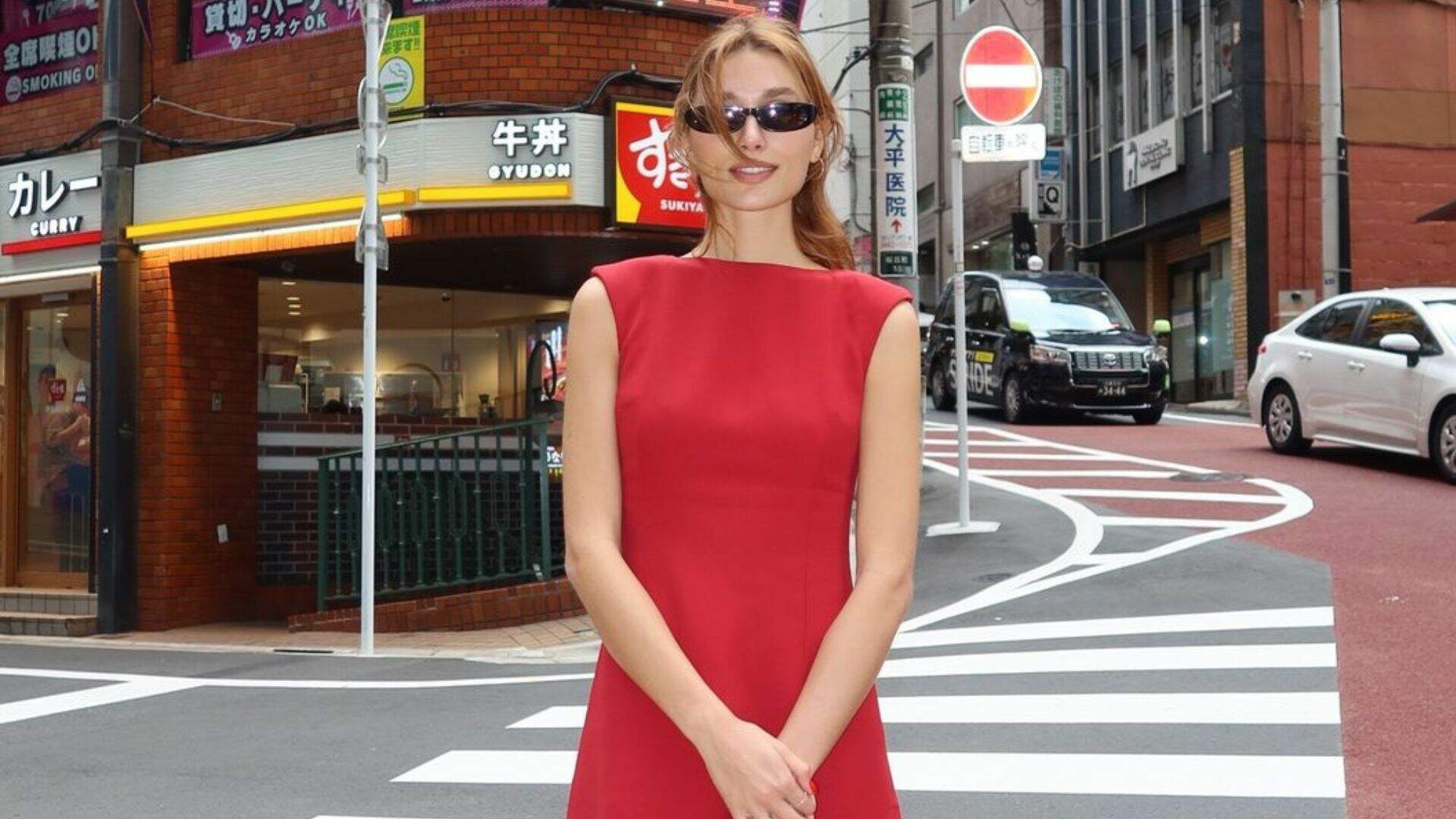 Sasha Meneghel exibe vestido de sua marca durante passeio em Tóquio; confira o preço - Metropolitana FM