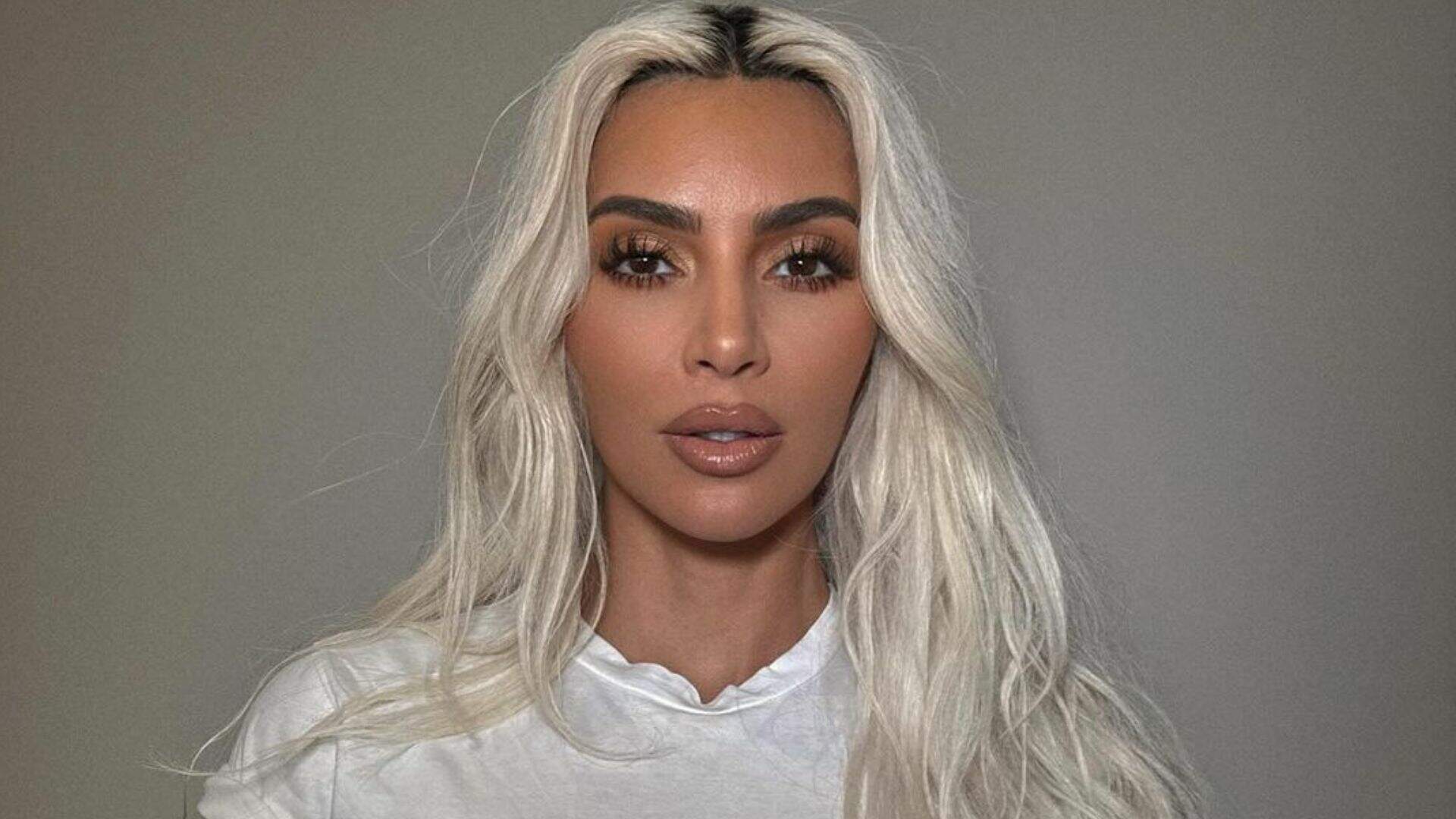 Kim Kardashian afirma que fez tratamento facial com esperma de salmão: “Foi injetado no meu rosto”