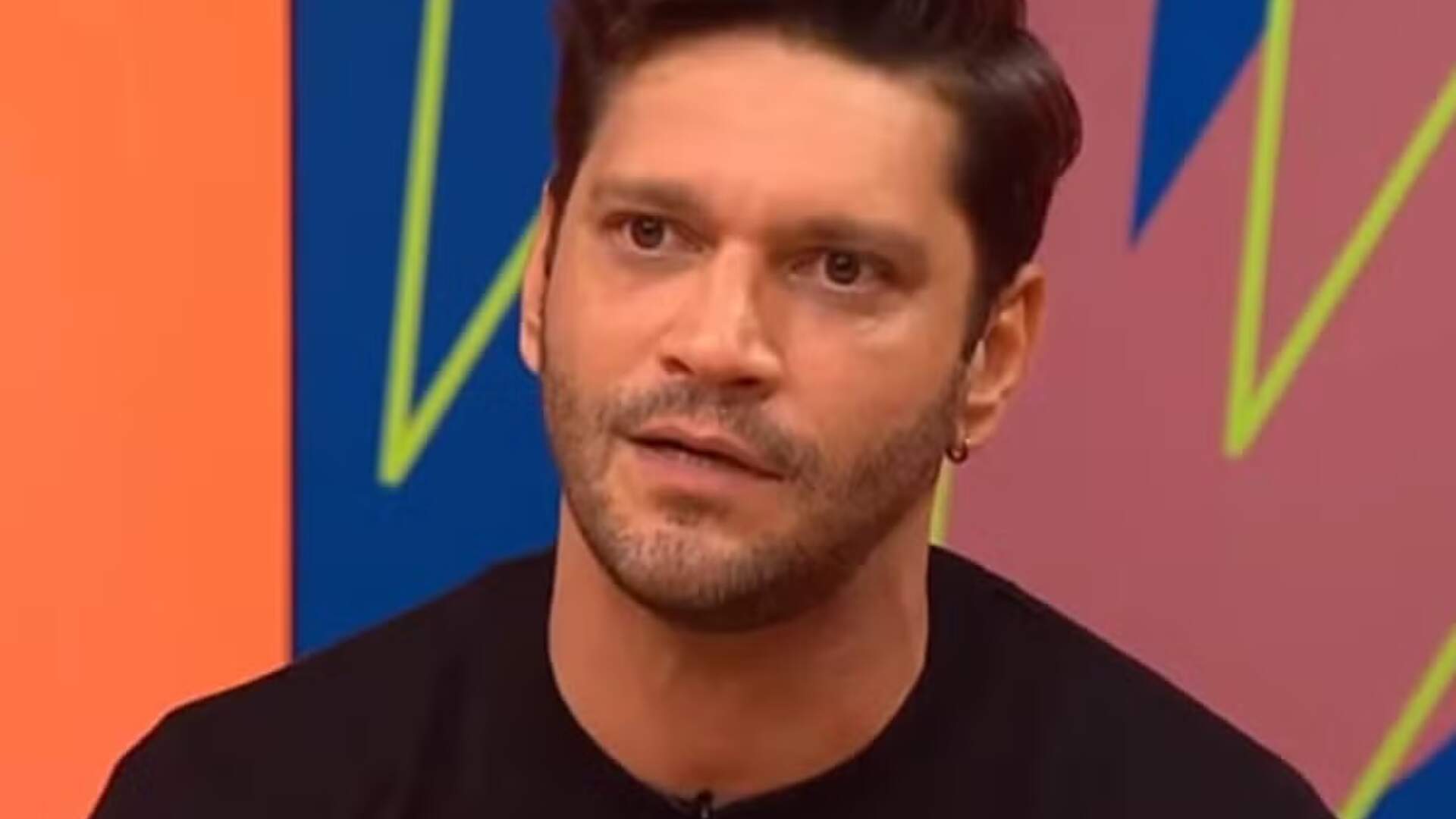 Armando Babaioff reclama de falta de oportunidade para atores e culpa influenciadores - Metropolitana FM