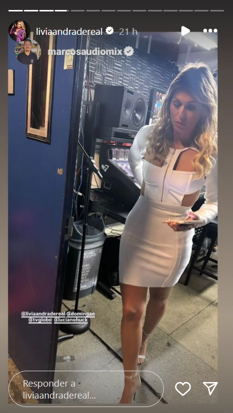 Lívia Andrade confirma que vestido que está usando para homenagem a Silvio Santos é o mesmo que usava na época do SBT