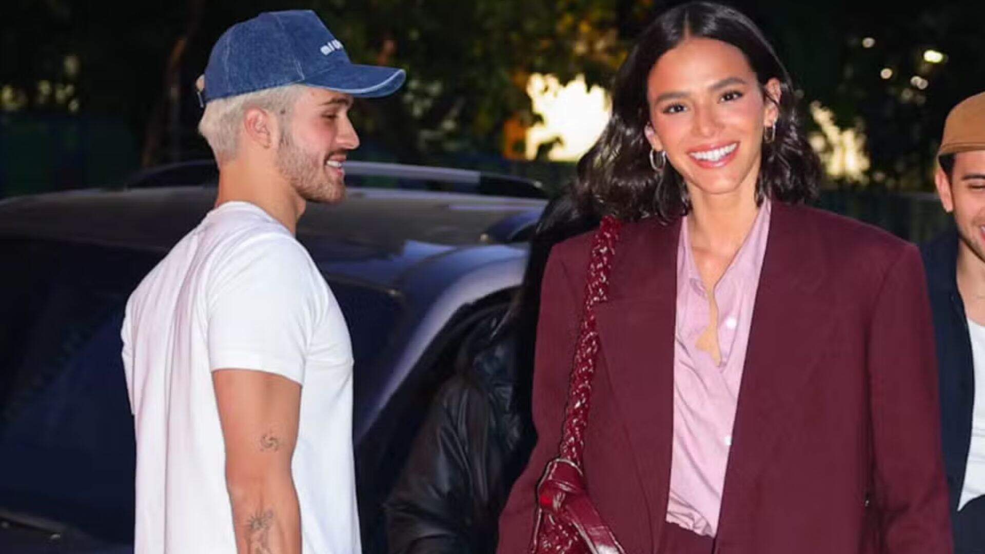 Após declaração pública, Bruna Marquezine e João Guilherme chegam juntos a evento beneficente - Metropolitana FM