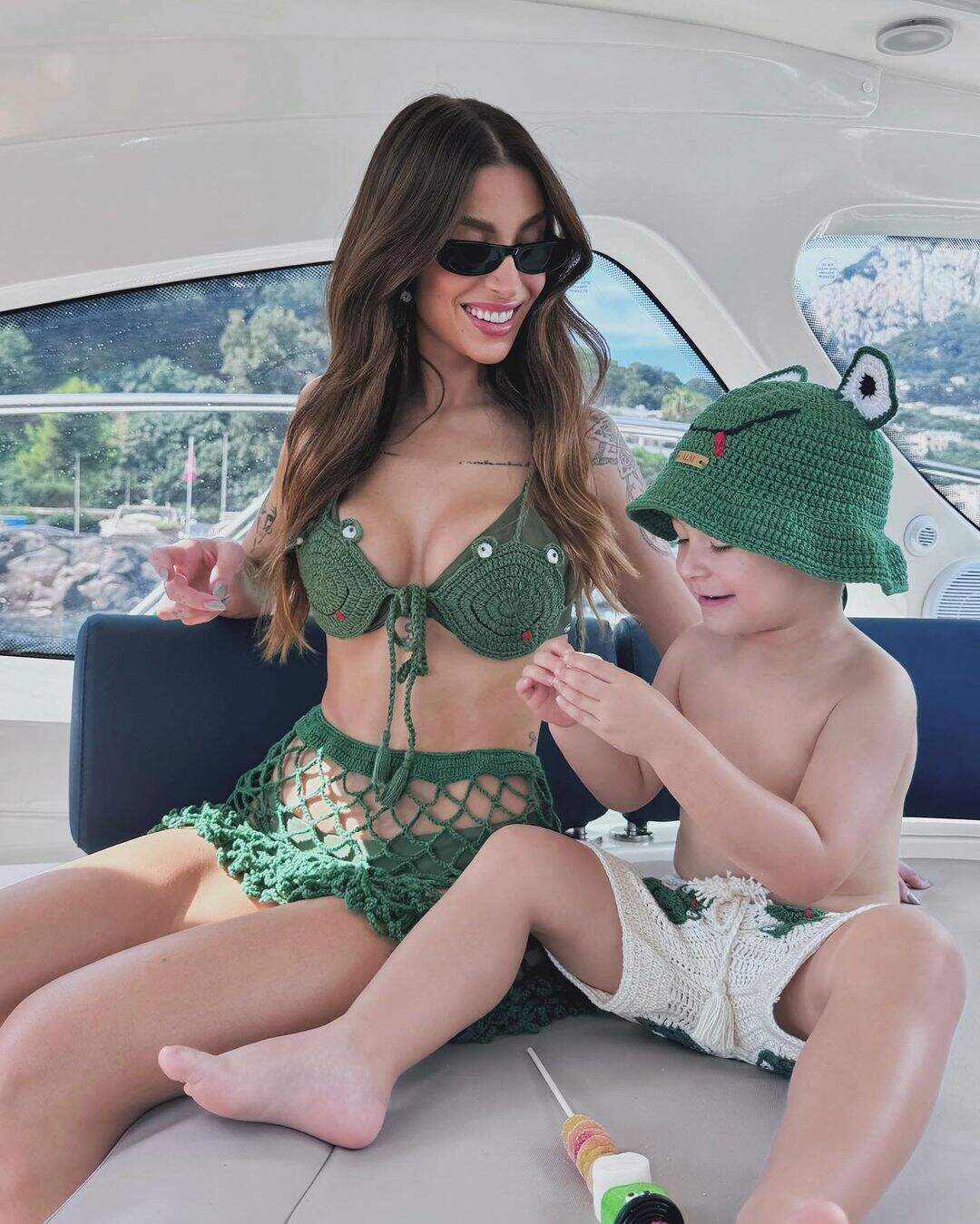 Bianca Andrade e seu filho Cris