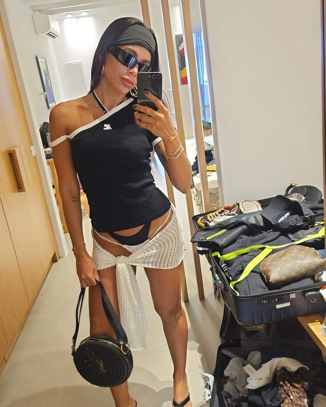 Anitta adere à tendência do biquíni duplo