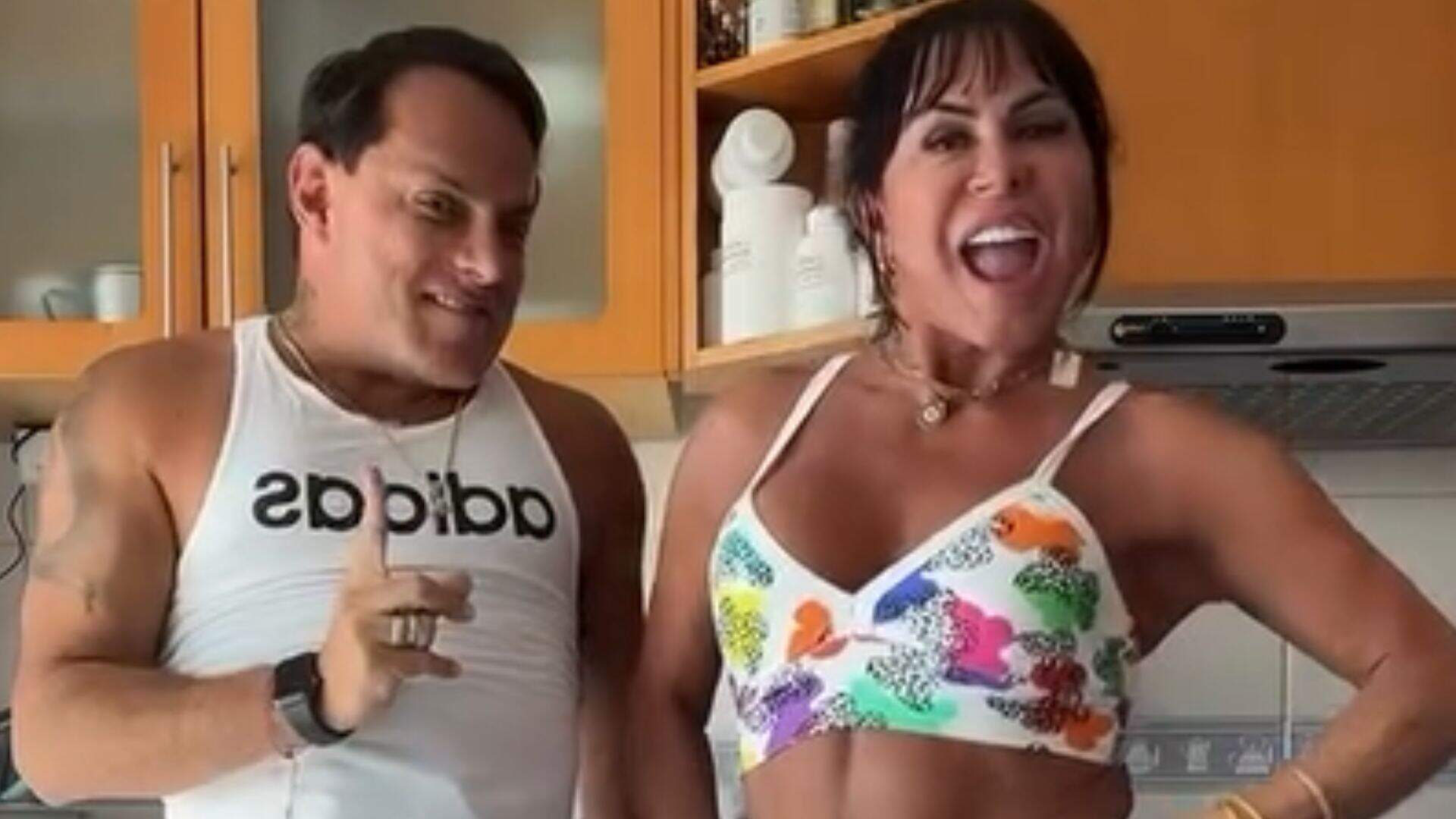 De cropped e shortinho, Gretchen ostenta barriga sarada ao dançar com o marido