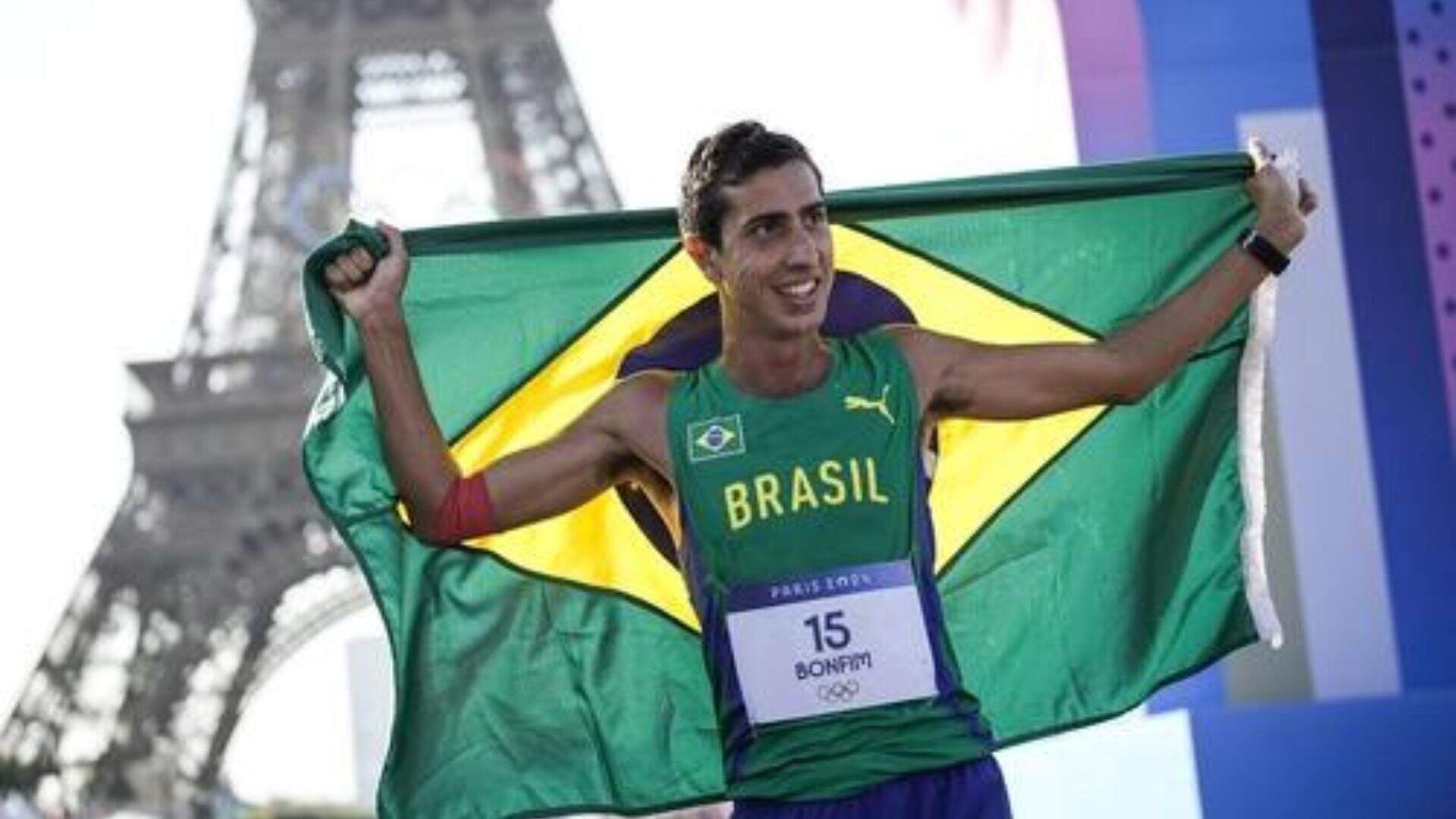 Caio Bonfim conquista medalha nas Olimpíadas 2024 e relembra: “Difícil foi ser xingado” - Metropolitana FM