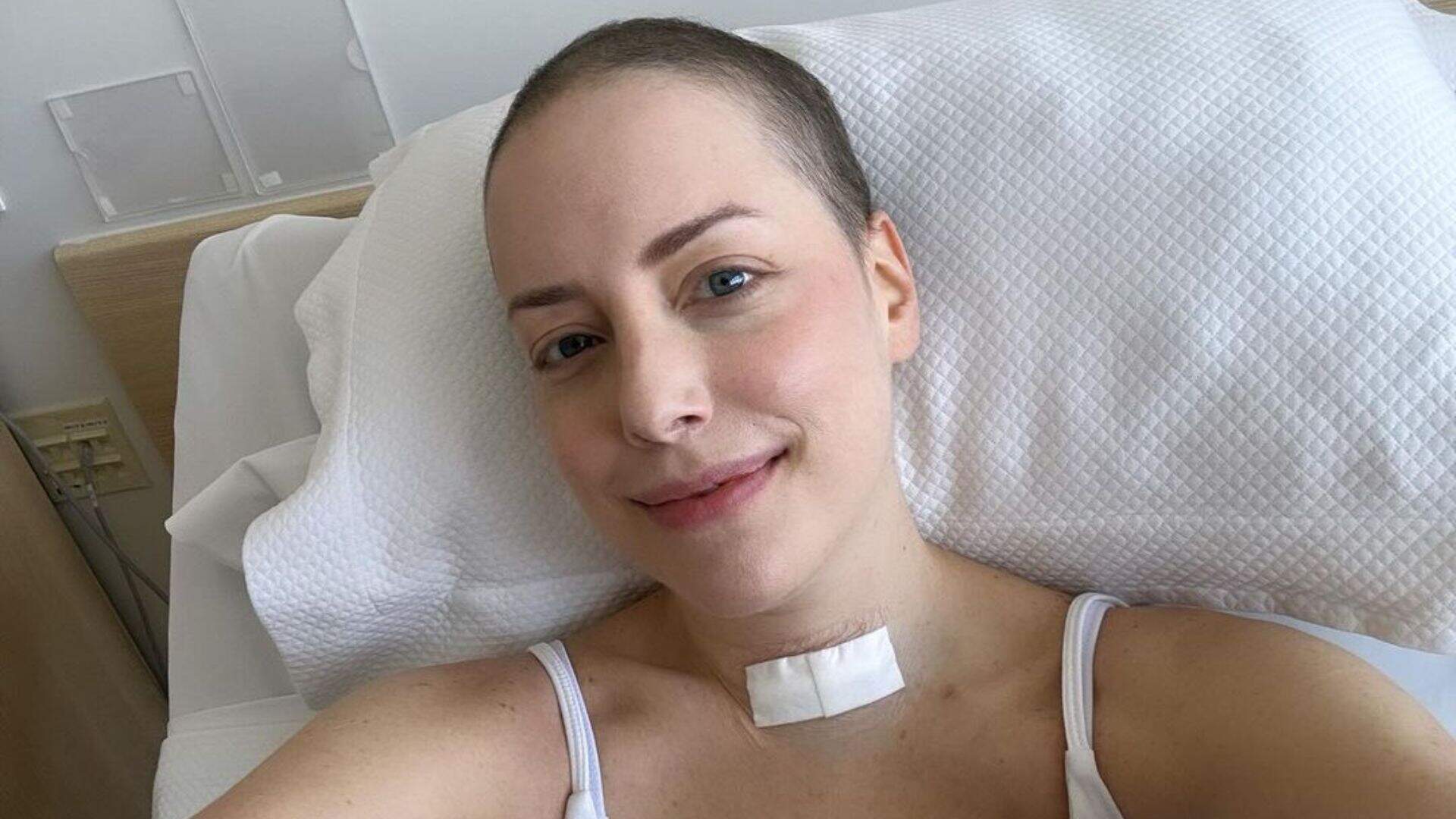 Após passar por cirurgia, Fabiana Justus atualiza sobre sua recuperação: “Sigo com dor” - Metropolitana FM