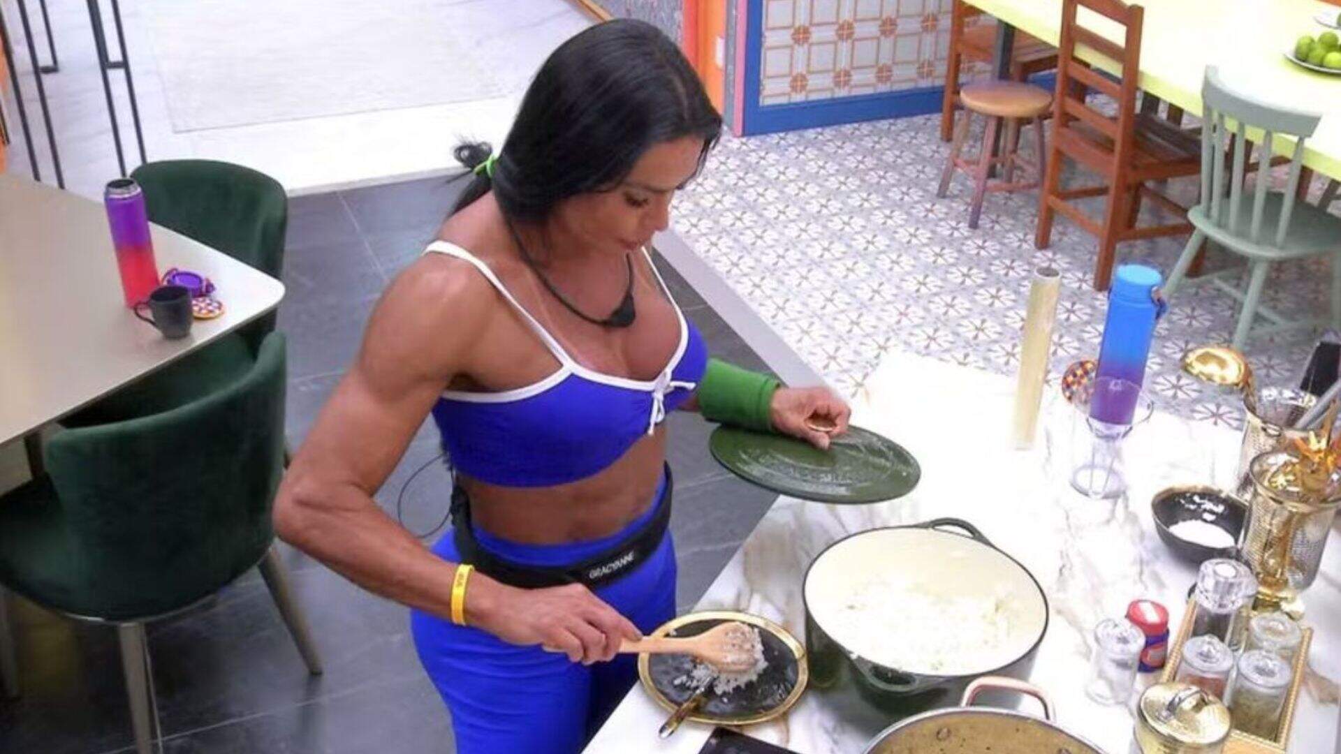 BBB 25: No VIP, Gracyanne fica com fome e decide comer frango cru