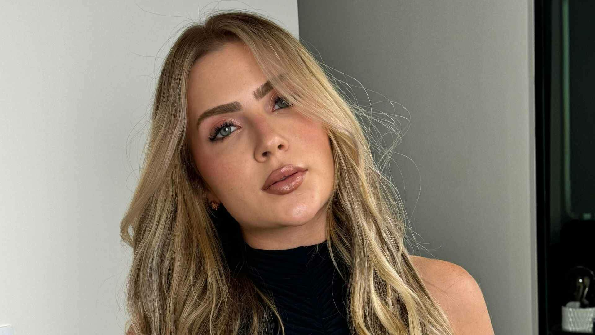Jade Picon revela preferência por dates em casa e comenta exposição na internet