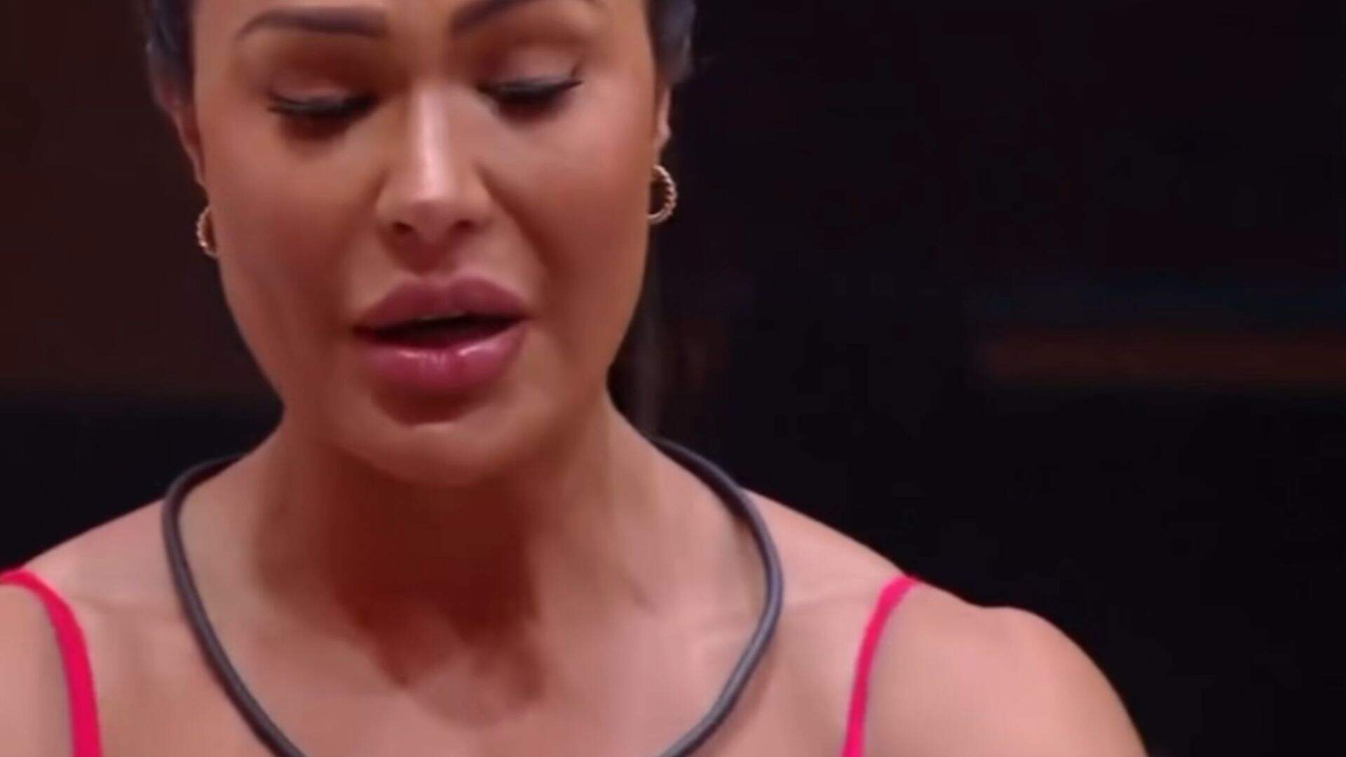 Gracyanne Barbosa se emociona ao relembrar passado difícil e pede desculpas no BBB 25