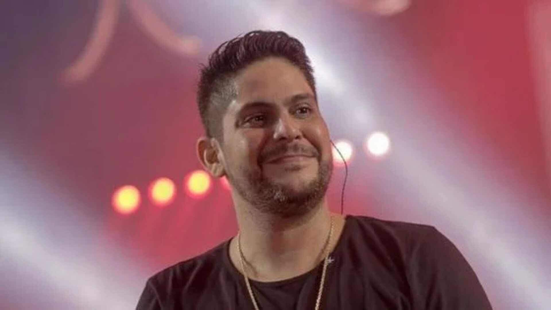 Jorge segue com shows solo e conquista público com recepção calorosa