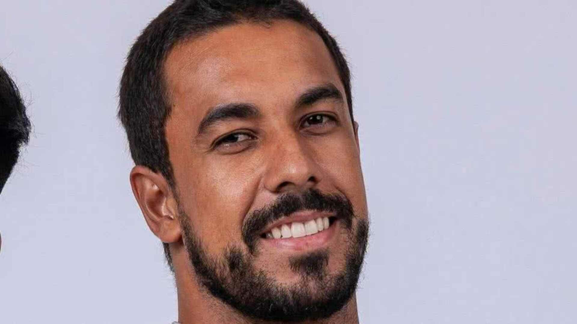 Maike cumpre promessa após mutirão por Renata e dança balé para fãs