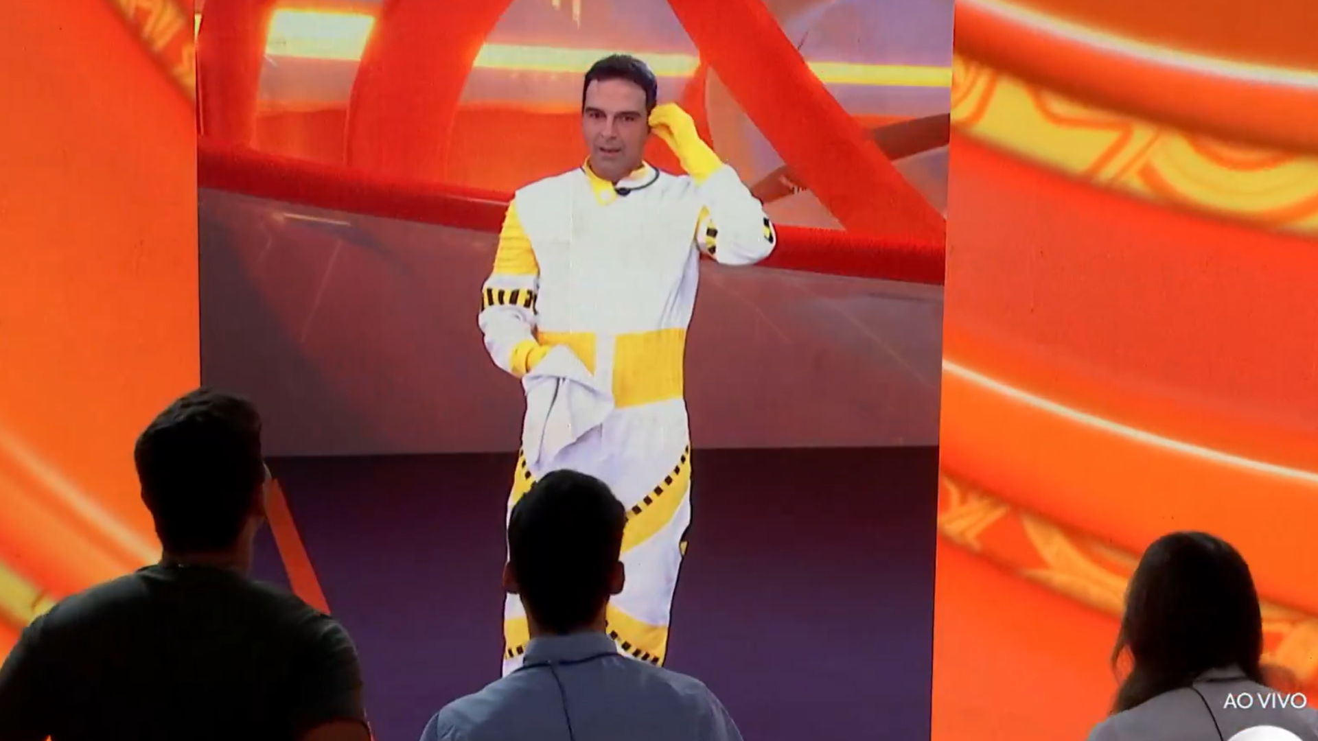 BBB 25: Tadeu se veste de Dummy e brinca: “Essa jornada dupla tá acabando comigo!”