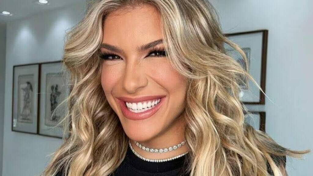 Lorena Improta é surpreendida no Domingão e arrasa na dança sem saber a coreografia