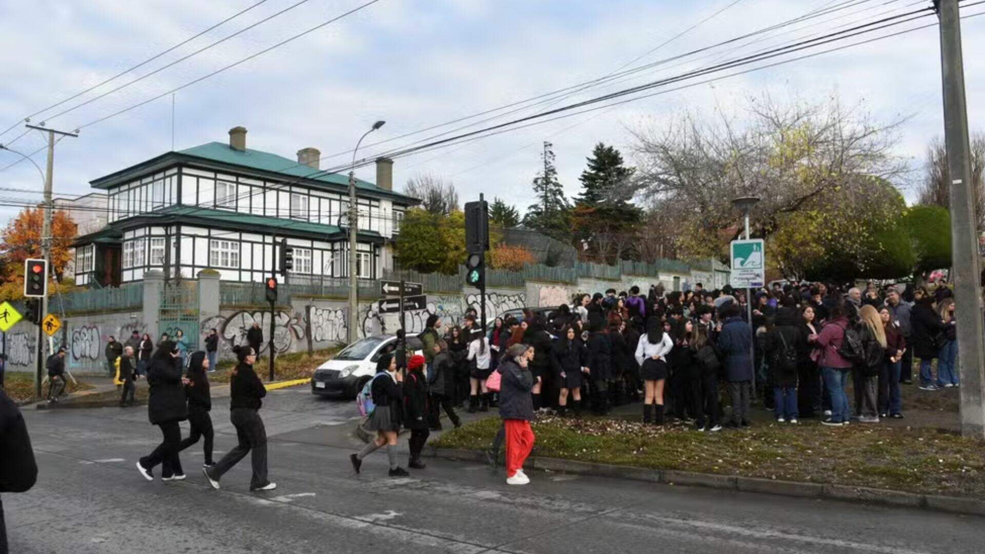 Tremor de magnitude 7,5 atinge o Chile e alerta de tsunami é acionado - Metropolitana FM