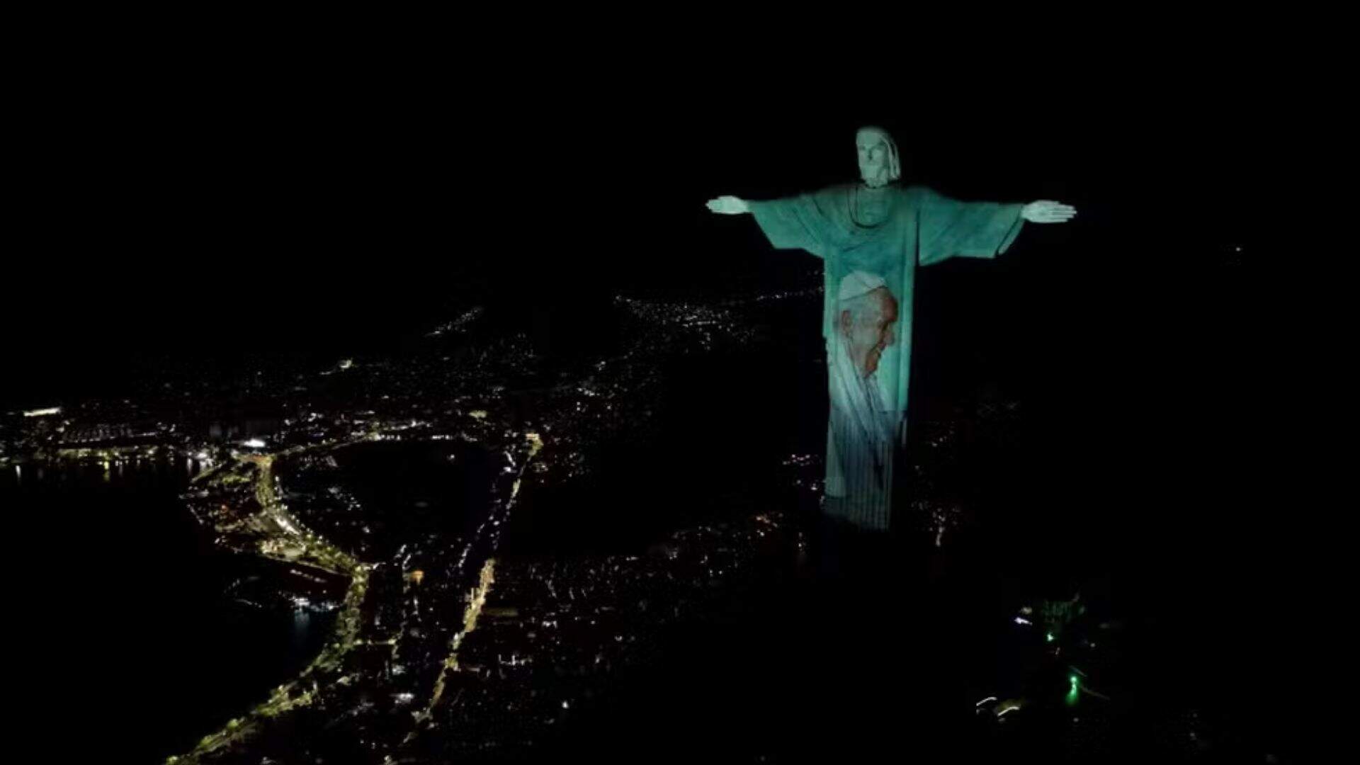 Cristo Redentor recebe projeção em homenagem ao Papa Francisco - Metropolitana FM