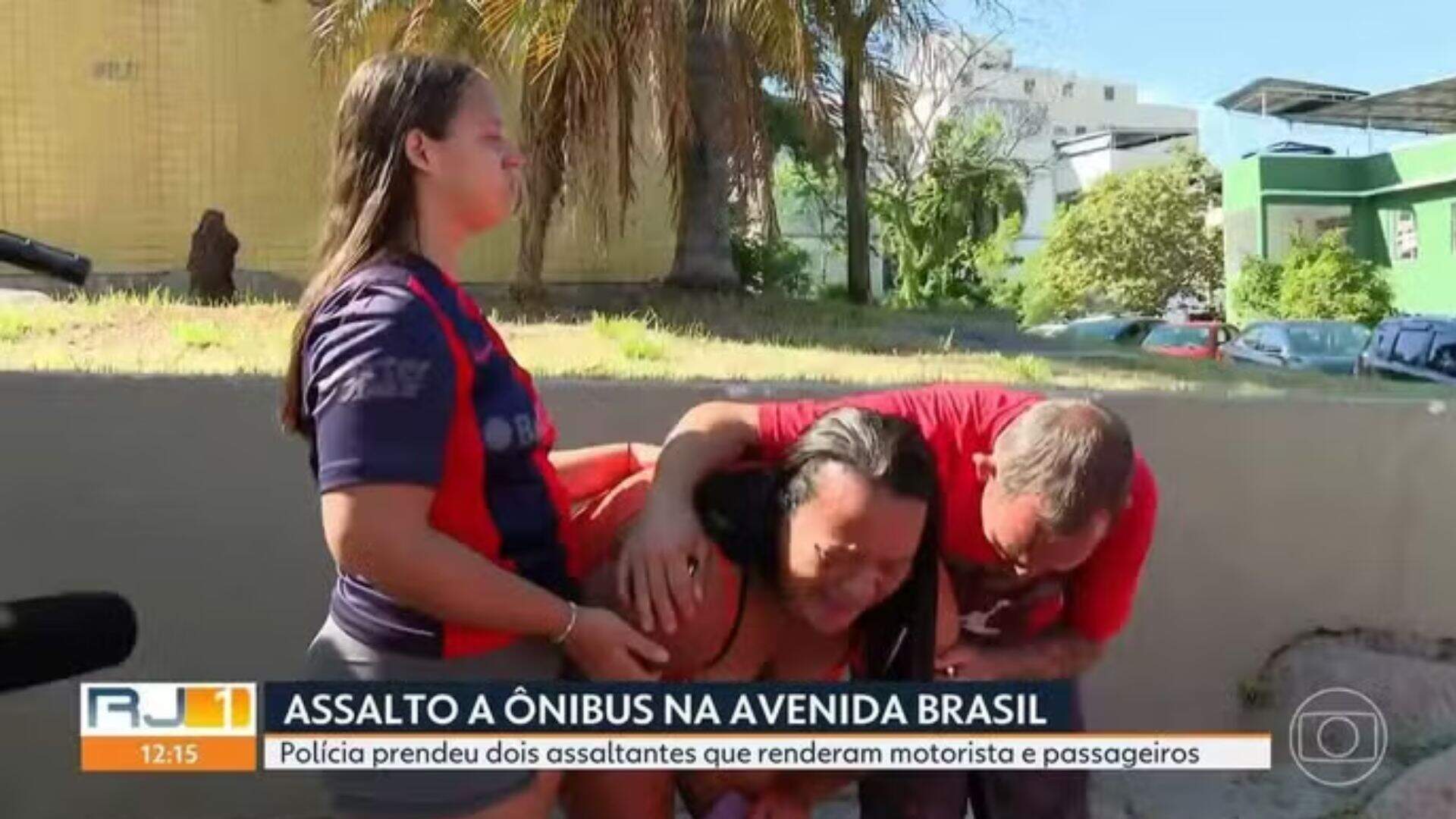 Mãe de envolvido em assalto de ônibus chora e pede desculpas a vítimas