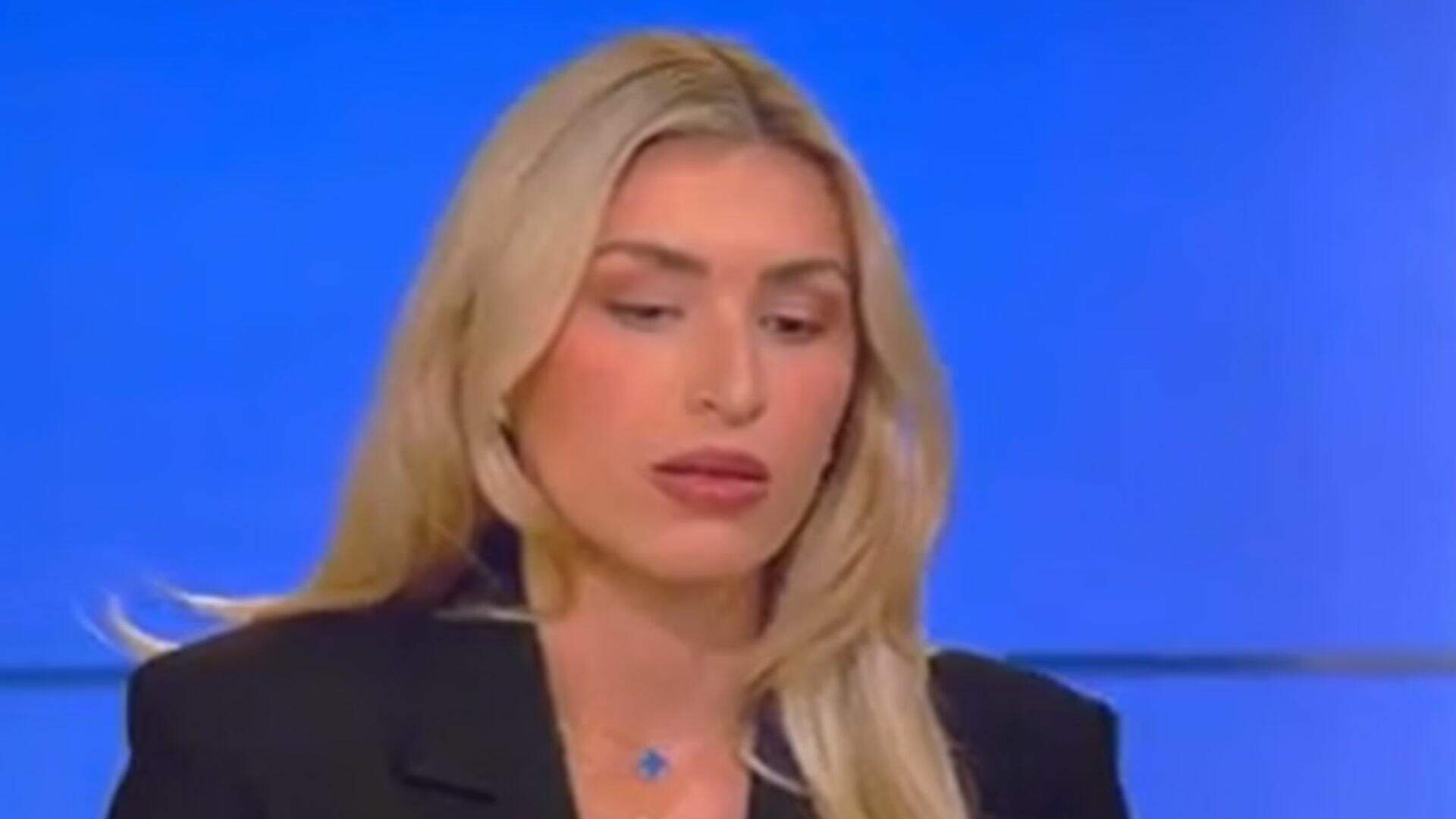 Comentarista política desmaia durante programa de TV ao vivo