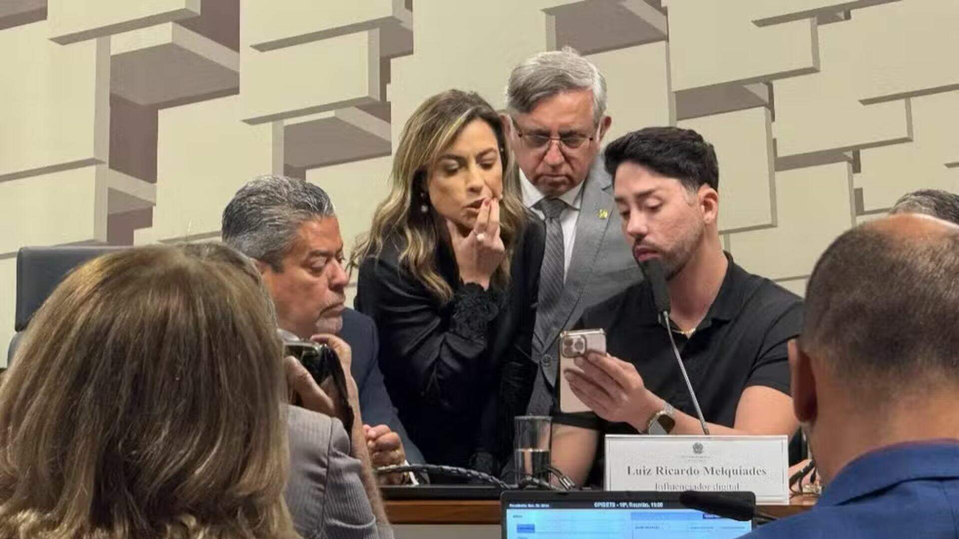 Senadores pedem para Rico Melquiades jogar o ‘Jogo do Tigrinho’ no Senado