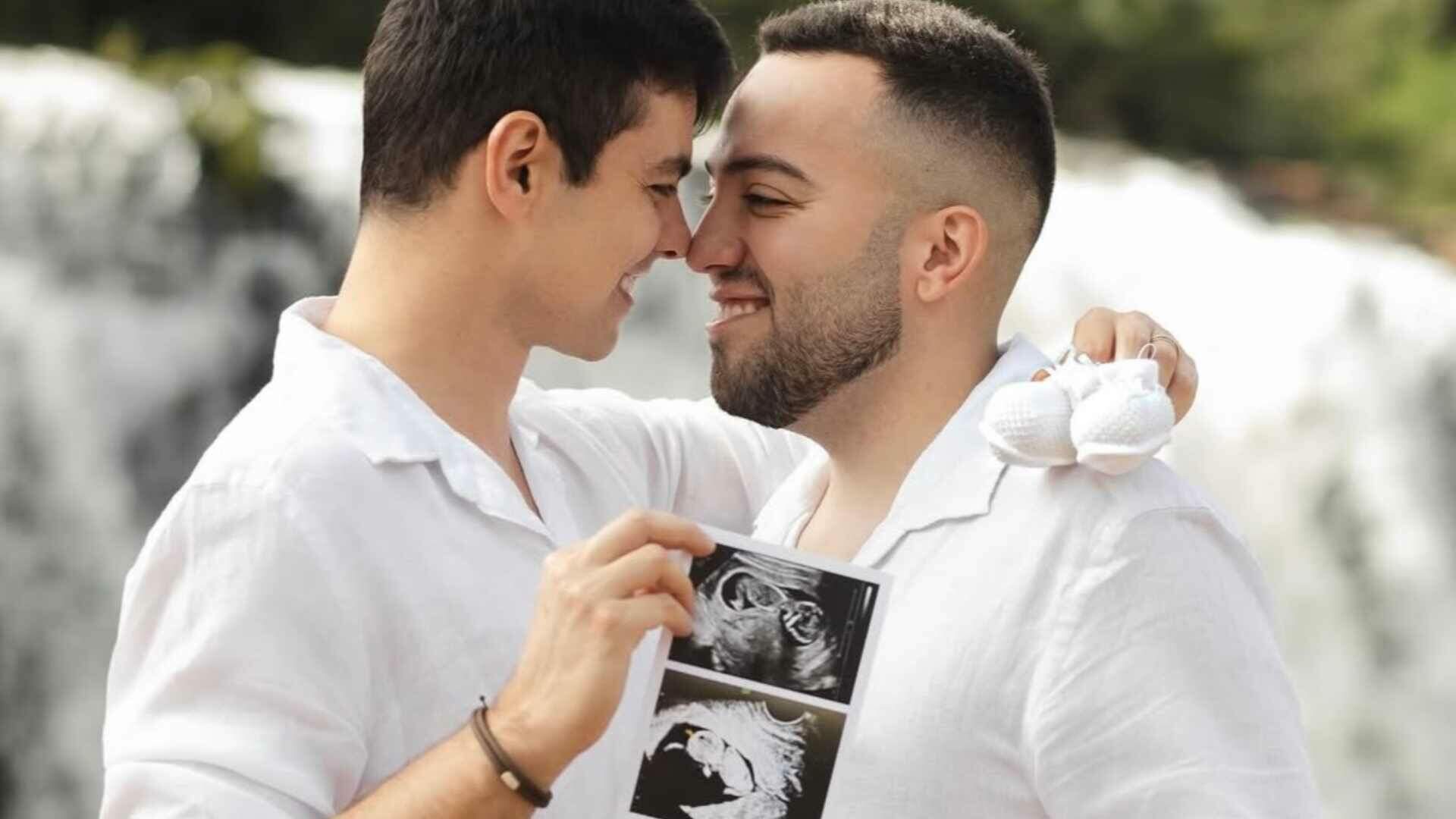 Lucas Rangel e Lucas Bley anunciam que serão pais: “Contando os segundos para conhecer nosso bebê”