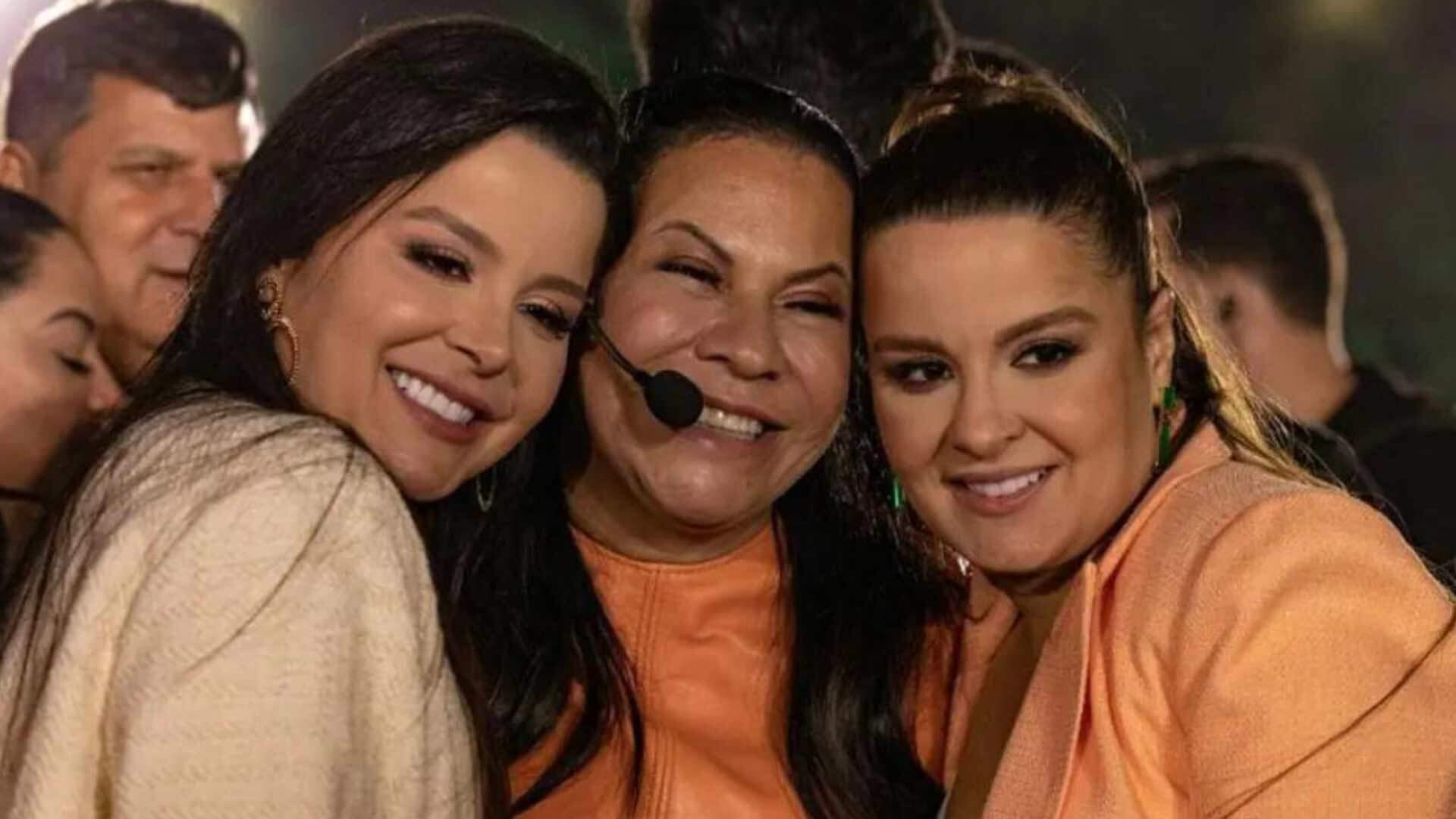 Dona Ruth se emociona ao subir ao palco em show de Maiara e Maraisa
