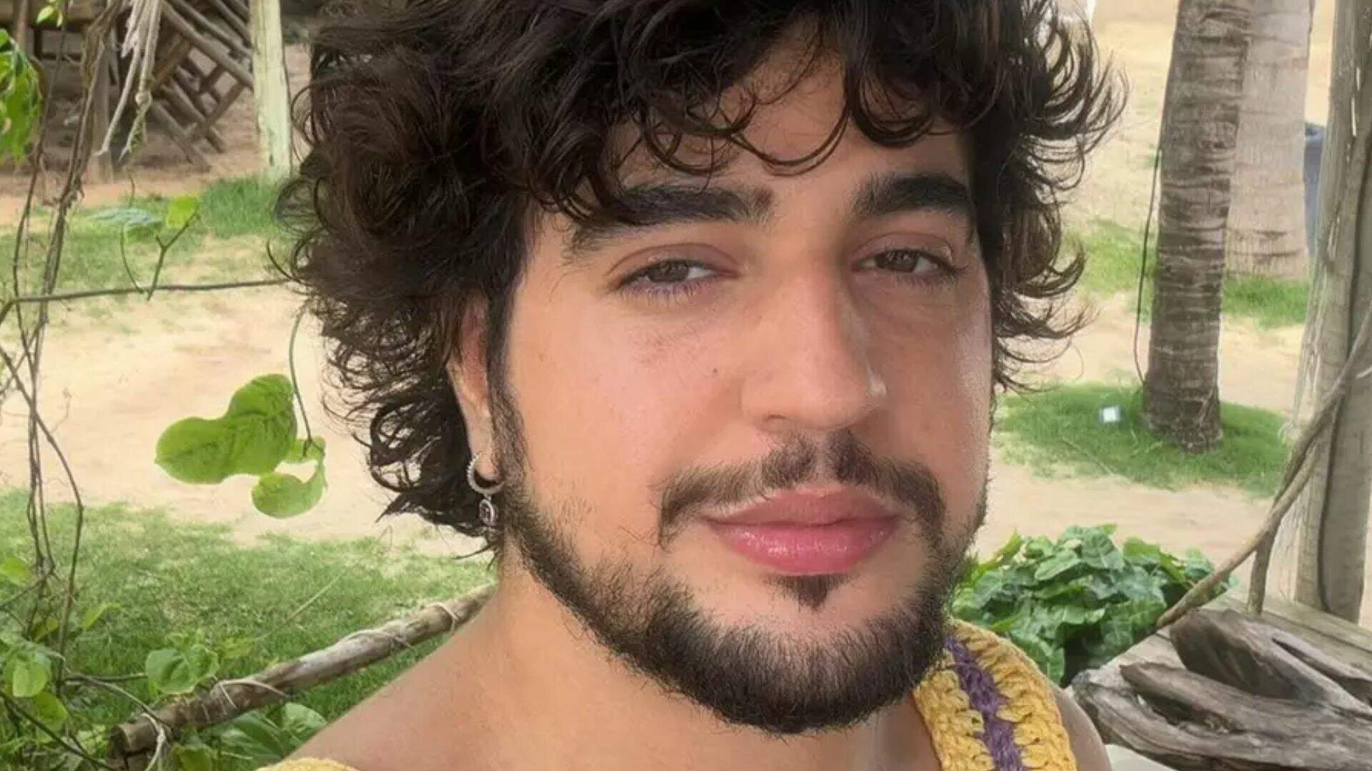 Nattan tenta “raptar” cachorro de Henrique no palco e é impedido por seguranças: “Eu avisei”