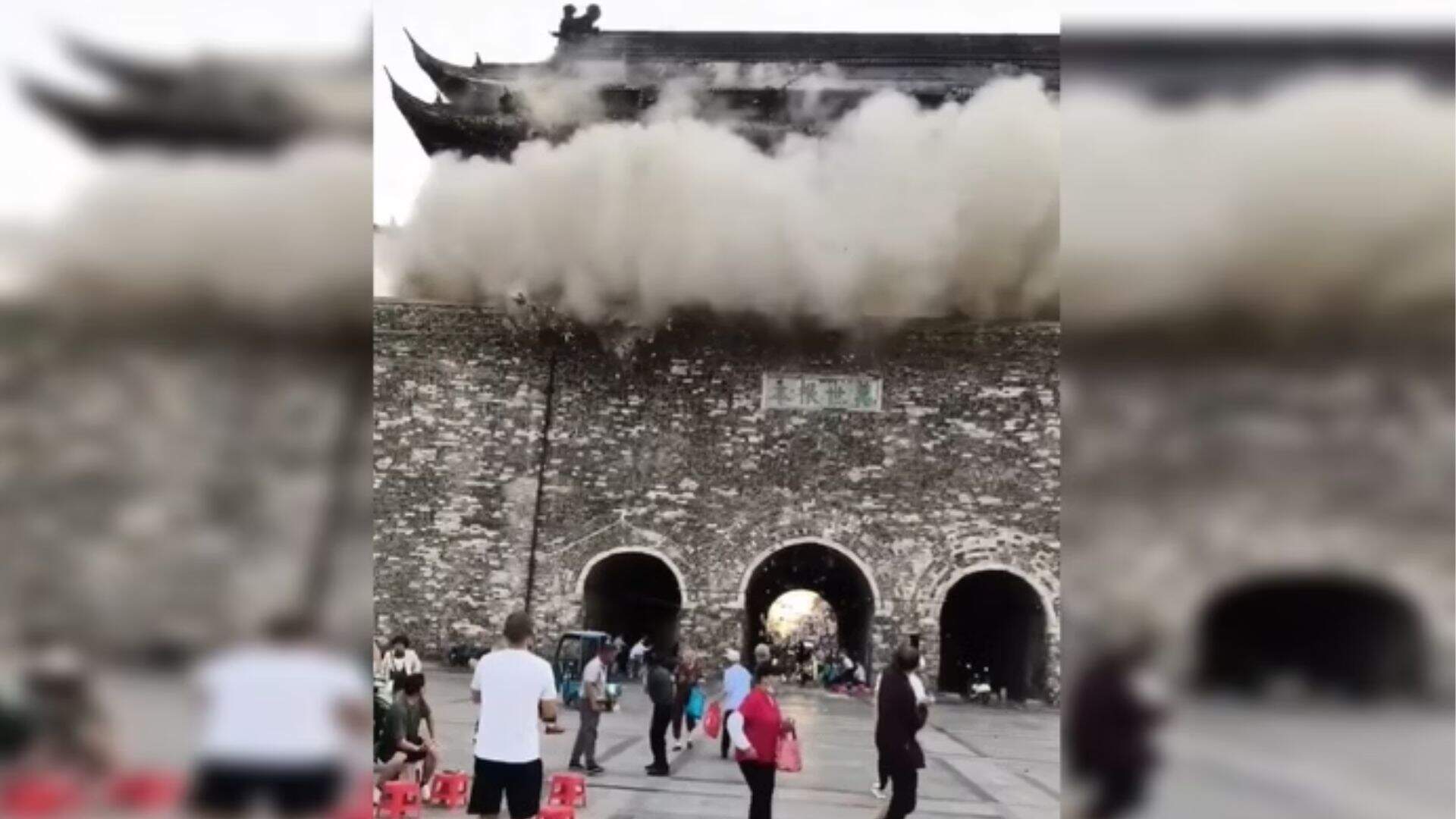 Torre de 650 anos desaba na China e assusta turistas