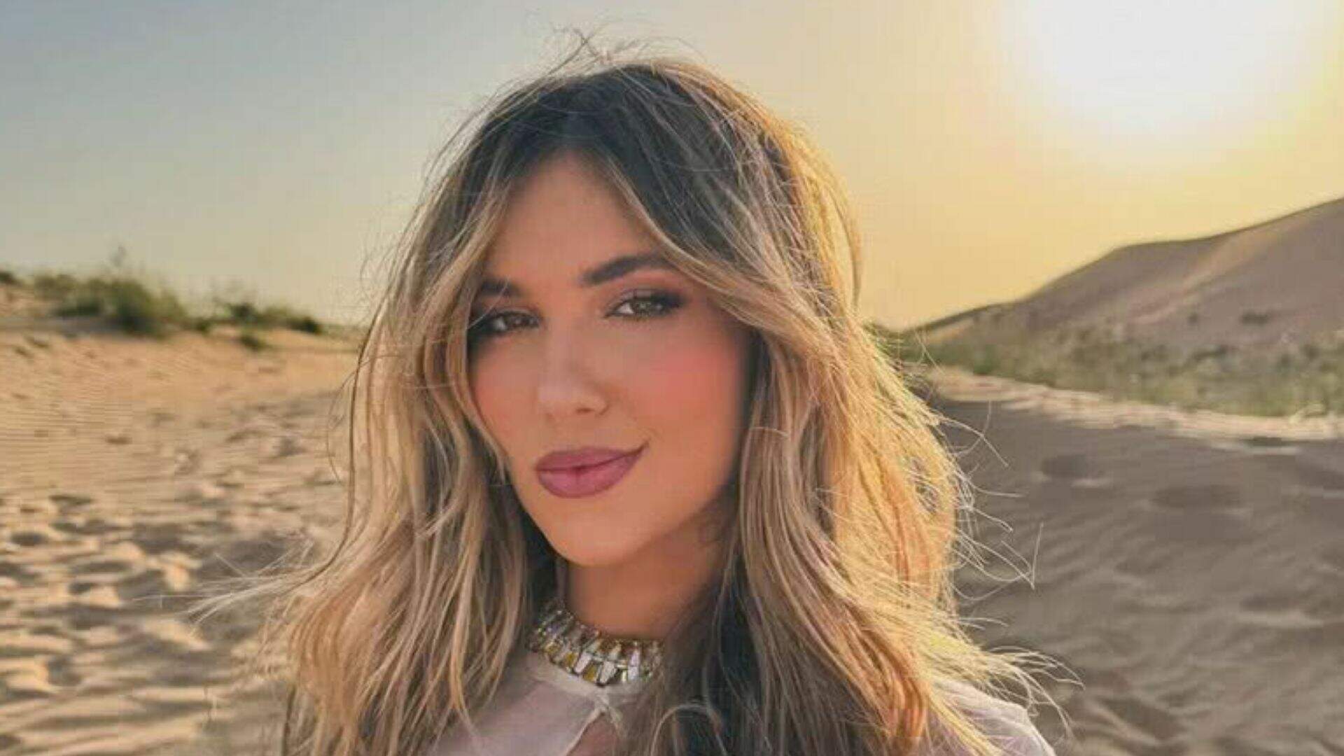Fãs fazem fila para tirar foto com Virginia Fonseca em Portugal