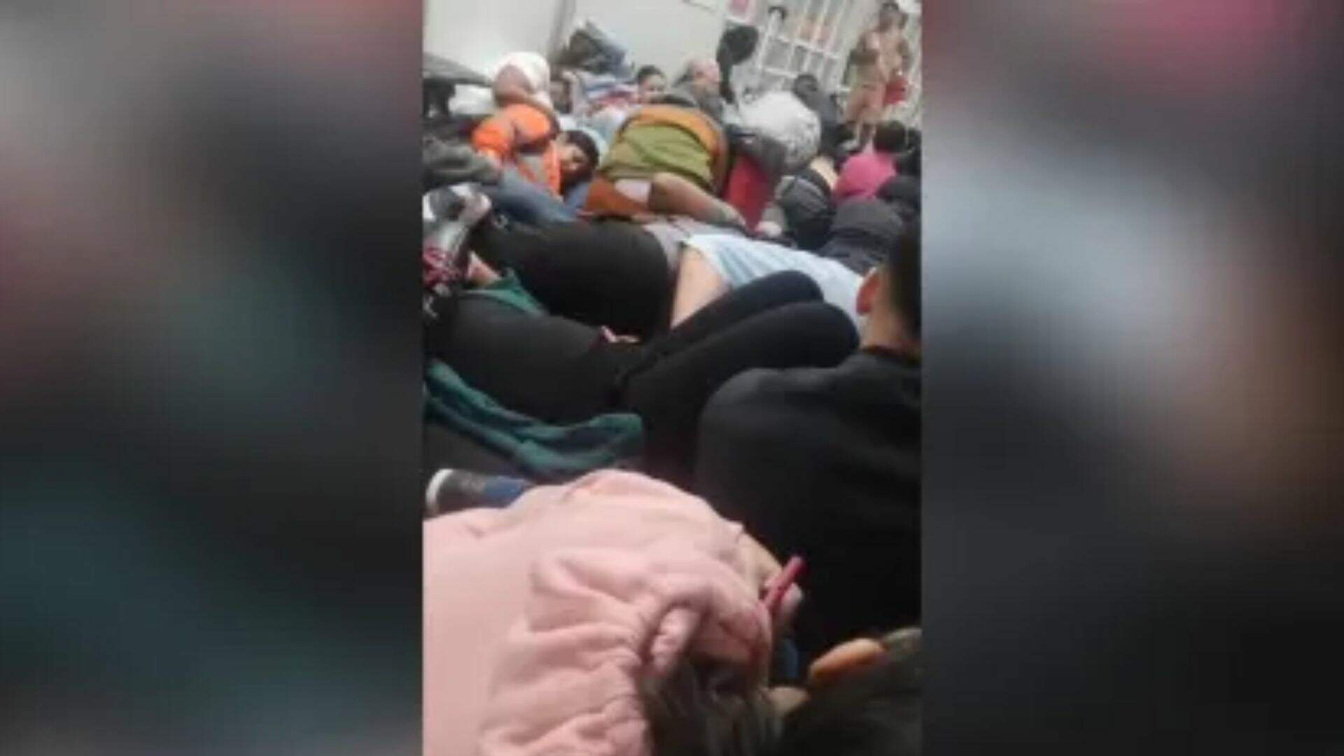 Passageiros deitam em transporte e cantam durante tir*teio no Rio de Janeiro