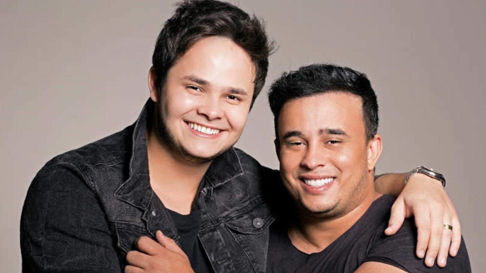Matheus, da dupla com Kauan, surge em casamento e faz surpresa para noivos