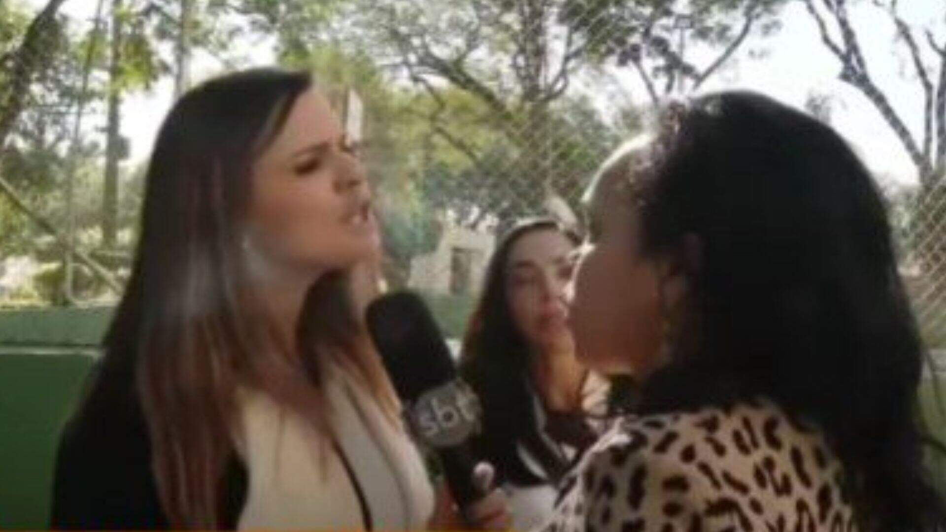Repórter do SBT discute com entrevistada ao vivo e climão viraliza