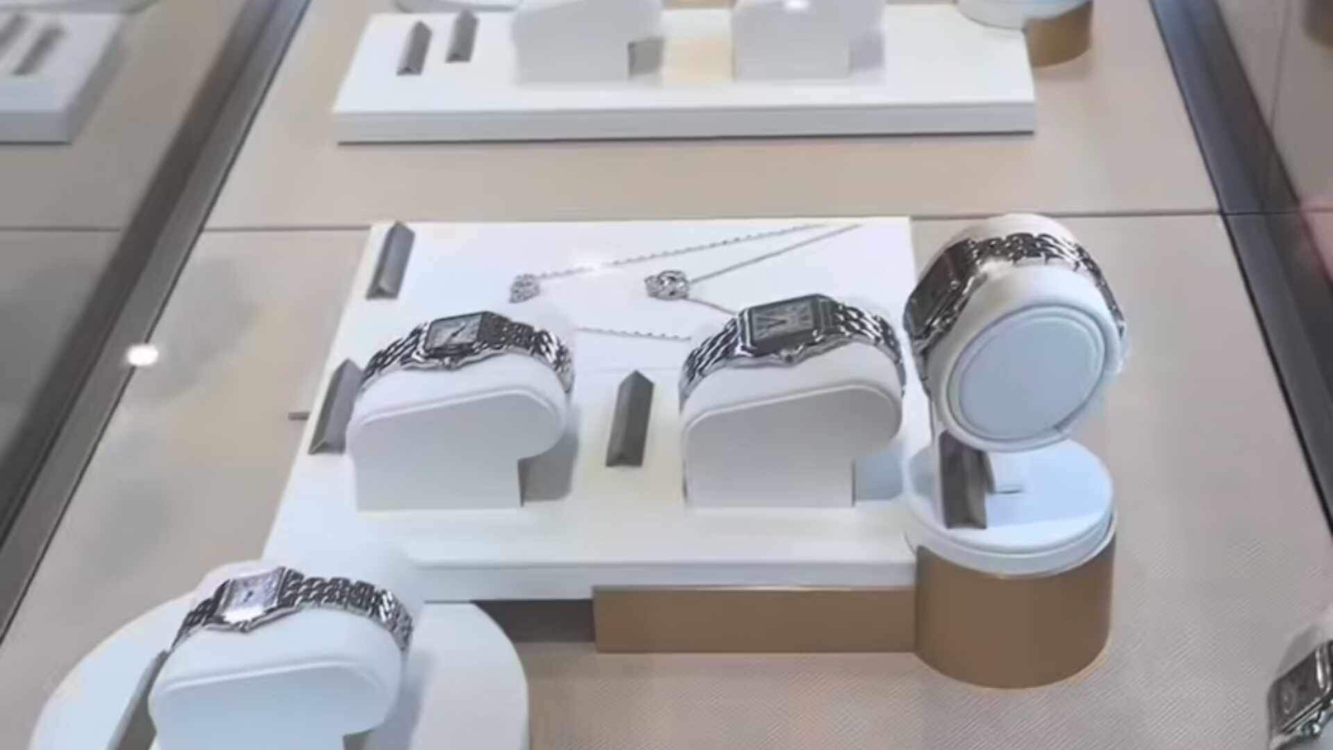MC Ryan SP presenteia ex-companheira com relógio de luxo da Cartier